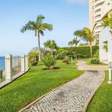 Super Cliff Apartment